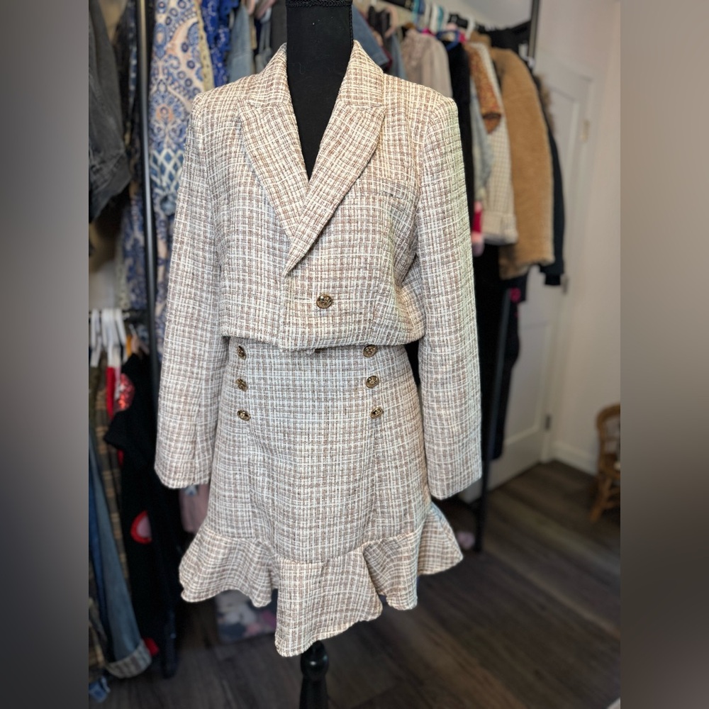 A fun 2 piece set! Brown, cream & white, with gold buttons.